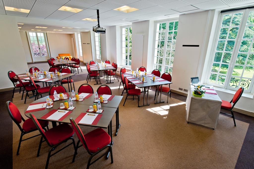 Hotel Domaine Du Manet Saint-Quentin-En-Yvelines Montigny-le-Bretonneux Exterior photo